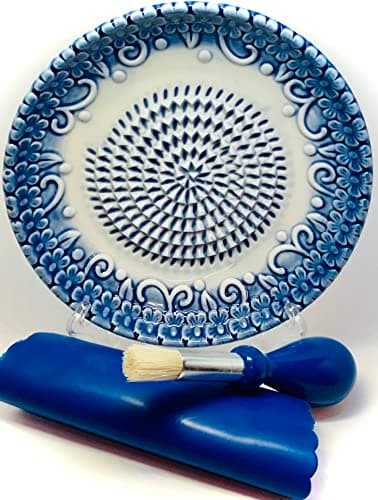 BonCera, Prato ralador de alho de cerâmica premium tudo-em-um, conjunto de 4 peças - design e estilo em relevo azul - para alho, gengibre, chocolate e muito mais! - Vem com prato de 13,3 cm