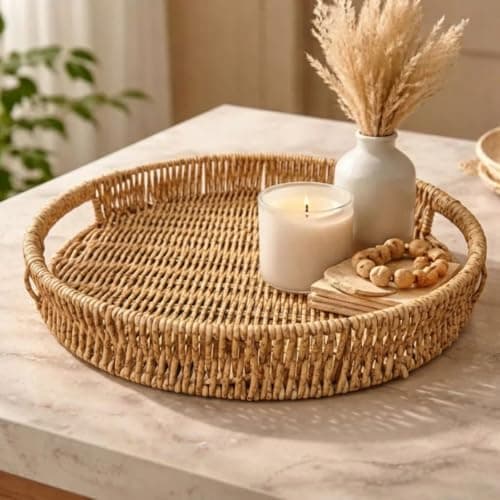 Bandeja Redonda Decorativa Rattan Com Alça Cantinho do Café Organizadora Multiuso Servir Café Chá Mesa Sala Cozinha Estilo Vime Resistente Água PVC Metal Moderna 29,5cm Elegante (Marrom Claro)